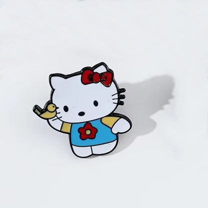 un pin's en forme de l'adorable Hello Kitty qui joue avec un petit oiseau jaune. 