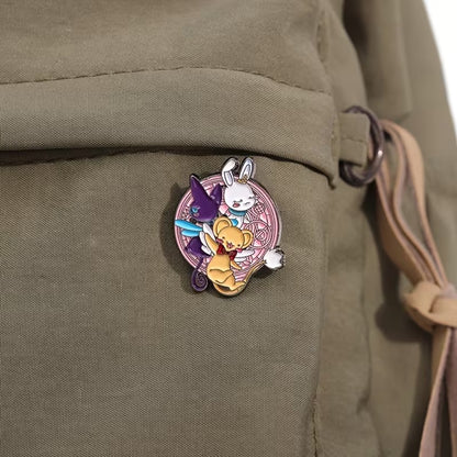 un pin's réunissant Kerobero, Spinel Sun et Monsieur Lapinou de l'univers magique et enchanteur de Card Captor Sakura.