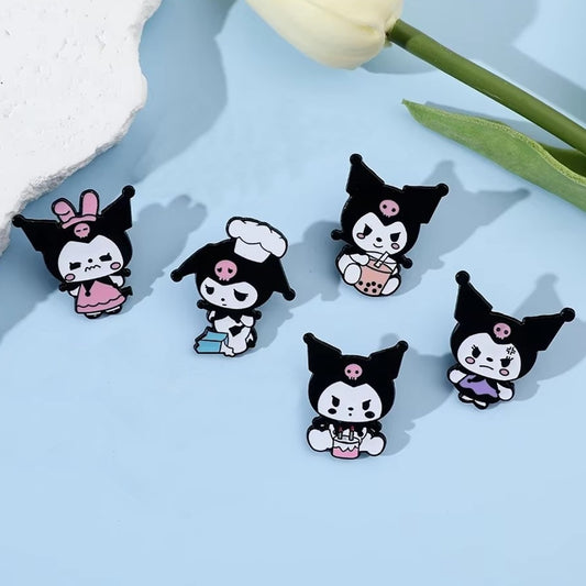 des pin's représentant la douce et rebelle kuromi. Retrouvez-la dans différentes poses et expressions qui mettent en avant son caractère joueur et malin.