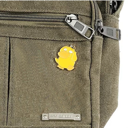un pin's fidèle au design de Psykokwak, le pokémon canard  un peu déjanté