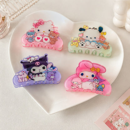 Pinces à cheveux kawaii inspirées de l’univers Sanrio avec Hello Kitty, Kuromi, My Melody et Pochacco. Accessoires colorés aux tons pastel avec design adorable et brillant, parfaits pour ajouter une touche cute et girly à une coiffure. Style japonais mignon et tendance dans une ambiance douce et féminine.
