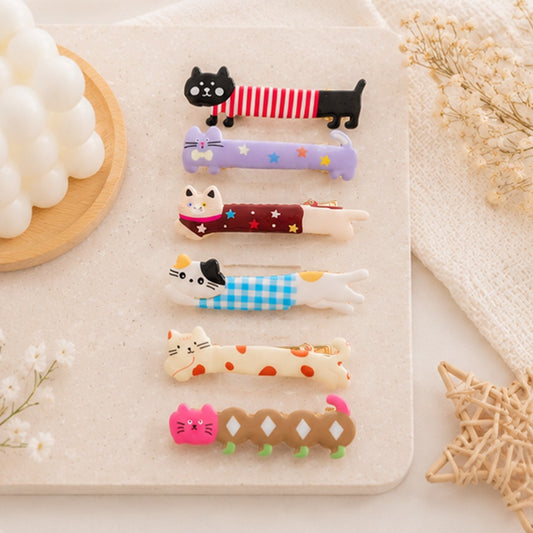 Lot de pinces à cheveux kawaii en forme de chats colorés et amusants ✨ Accessoires adorables avec motifs chats allongés, étoiles, rayures et carreaux pastel, parfaits pour ajouter une touche cute, originale et fantaisie à une coiffure. Ambiance douce et cosy inspirée de l’univers kawaii japonais.