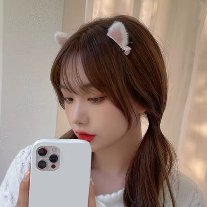 des barrettes à cheveux en forme d'oreilles de chat colorées et adorables à souhait. En bleu, mauve, jaune ou rose, on dirait de véritables petites oreilles, parfaites pour un look original et mignon.
