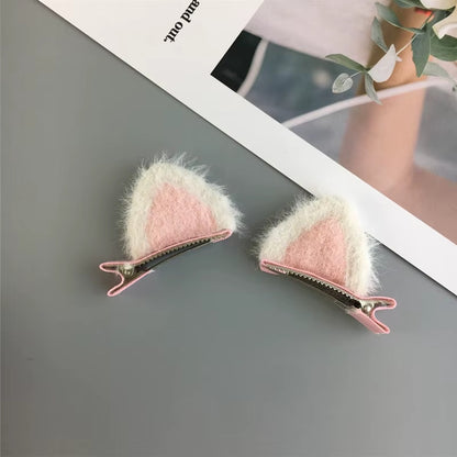 des barrettes à cheveux en forme d'oreilles de chat colorées et adorables à souhait. En bleu, mauve, jaune ou rose, on dirait de véritables petites oreilles, parfaites pour un look original et mignon.