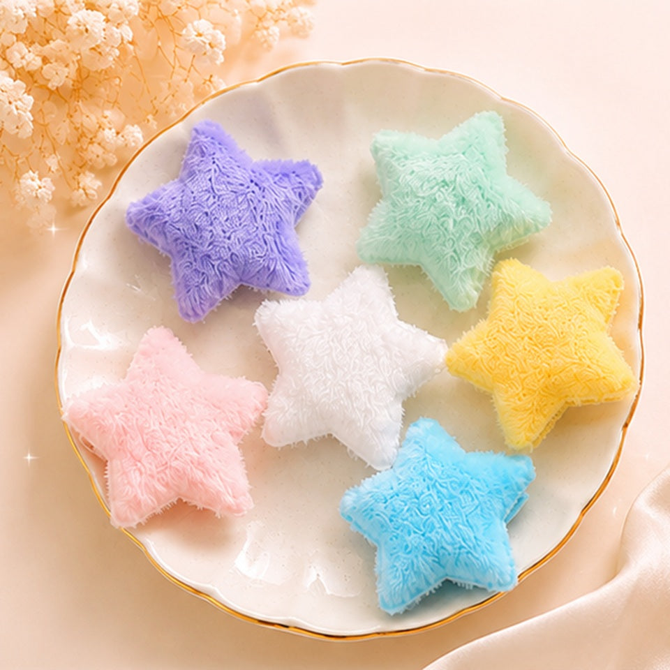 des barrettes à cheveux en forme d'étoiles adorables et en matière peluche hyper douces. Coloris pastels et forme mignonne