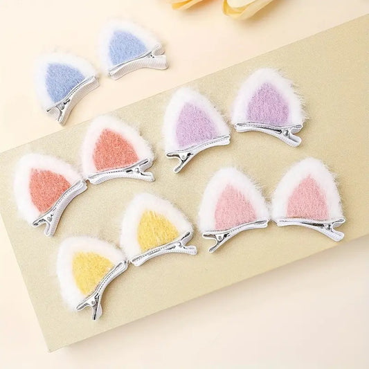 des barrettes à cheveux en forme d'oreilles de chat colorées et adorables à souhait. En bleu, mauve, jaune ou rose, on dirait de véritables petites oreilles, parfaites pour un look original et mignon.