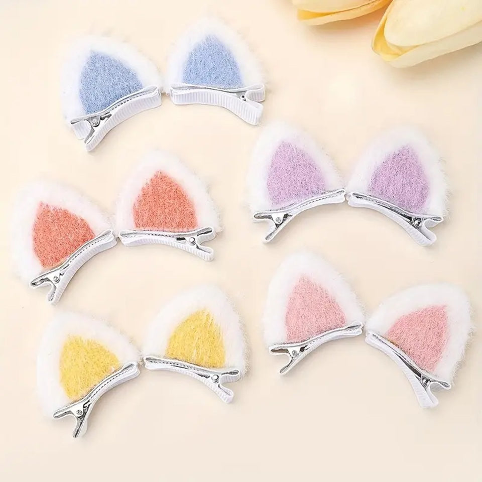 des barrettes à cheveux en forme d'oreilles de chat colorées et adorables à souhait. En bleu, mauve, jaune ou rose, on dirait de véritables petites oreilles, parfaites pour un look original et mignon.