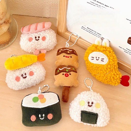de mignons petits porte-clés en peluche toute douce en forme de nourriture japonaise : maki, sushi, tempura, okonomiyaki et onigiri. Ils sont trop mignons avec leurs visages et expressions kawaii !