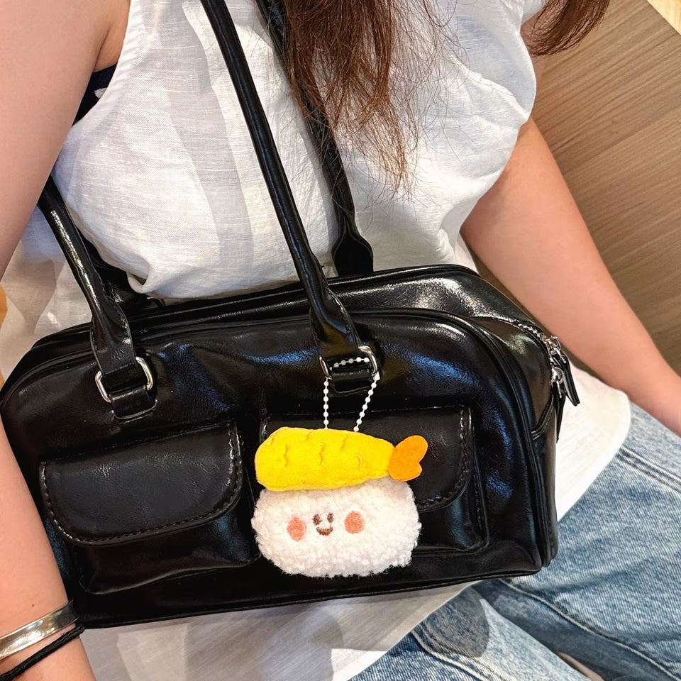 de mignons petits porte-clés en peluche toute douce en forme de nourriture japonaise : maki, sushi, tempura, okonomiyaki et onigiri. Ils sont trop mignons avec leurs visages et expressions kawaii !