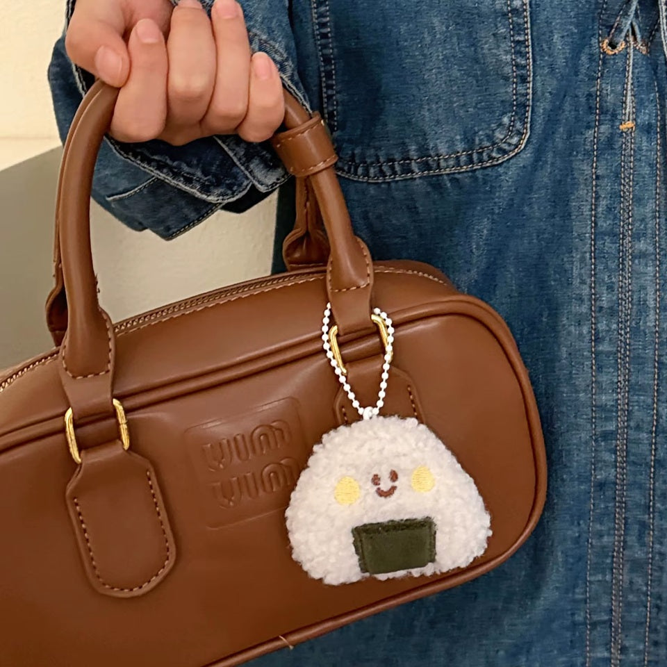 de mignons petits porte-clés en peluche toute douce en forme de nourriture japonaise : maki, sushi, tempura, okonomiyaki et onigiri. Ils sont trop mignons avec leurs visages et expressions kawaii !