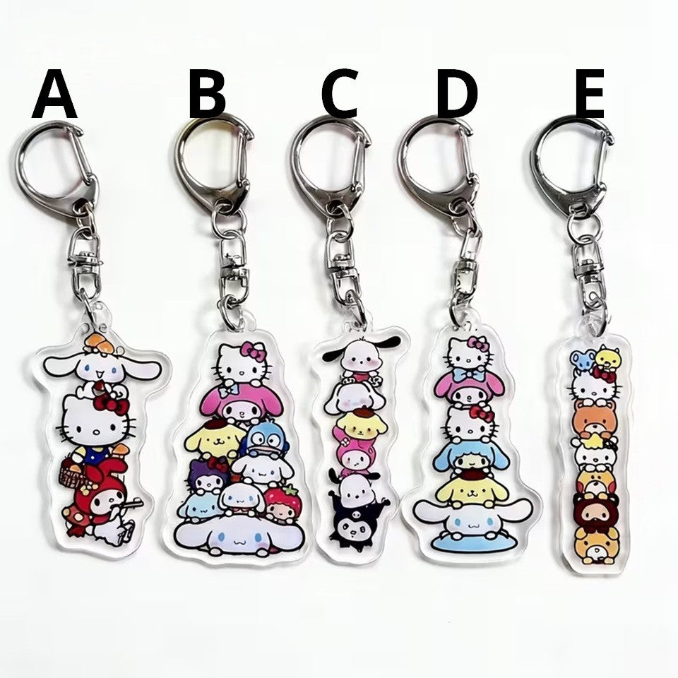 Cinq porte-clés en acrylique transparent représentant différents assemblages de personnages de la famille Sanrio, dont Hello Kitty, Cinnamoroll, My Melody, Kuromi, Pompompurin et leurs amis. Les cinq modèles sont entièrement visibles et en acryliques solides.