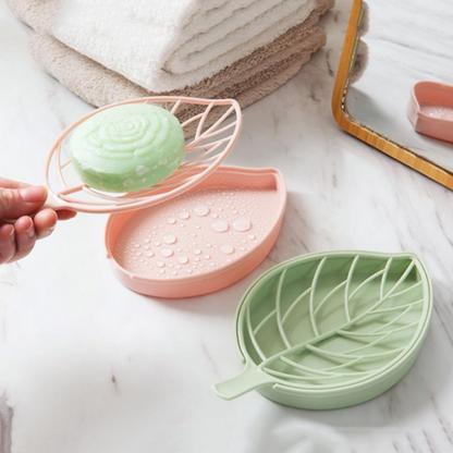 un porte savon en forme de feuille très mignon. Avec son socle il recueille l'eau que vous pouvez vider ensuite. Elément de décoration très mignon.