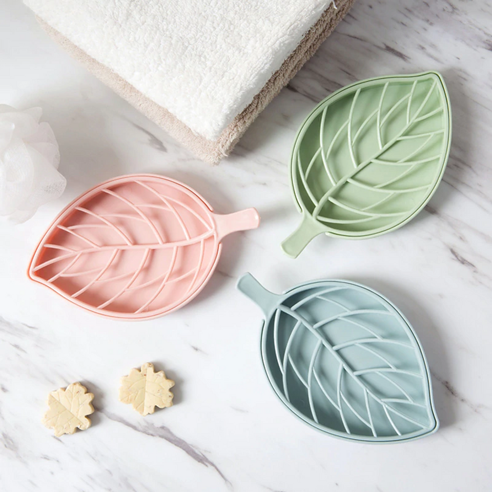 un porte savon en forme de feuille très mignon. Avec son socle il recueille l'eau que vous pouvez vider ensuite. Elément de décoration très mignon.