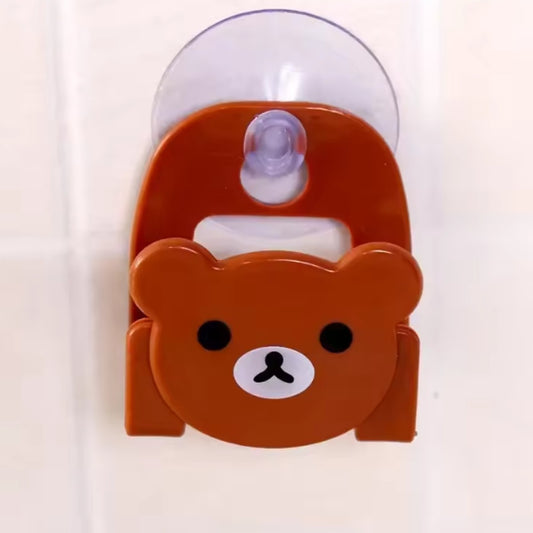 un porte éponge en forme d'ourson brun hyper pratique. fini les éponges qui trainent sur le rebord de l'évier ou du lavabo.