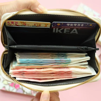 un portefeuille violet illustré de l'adorable Kuromi !