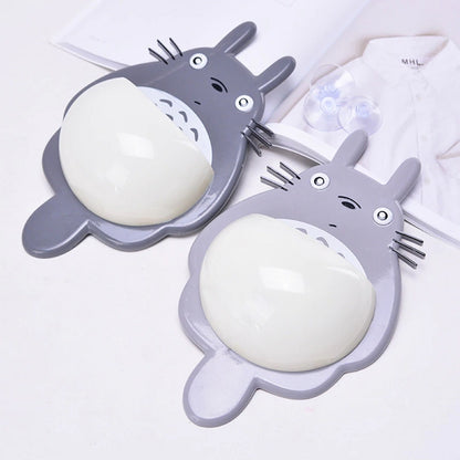 un porte-objet en forme et aux couleurs de Totoro. Utile et pratique pour y ranger fournitures et petits accessoires.