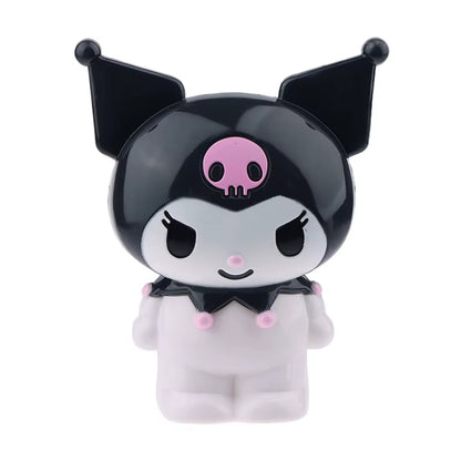 un adorable pot à crayon en plastique en forme de kuromi. Accessoire déco mignon et pratique
