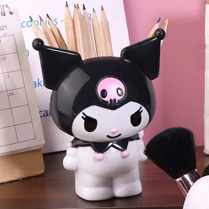 un adorable pot à crayon en plastique en forme de kuromi. Accessoire déco mignon et pratique