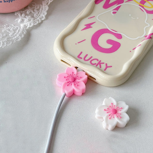 un protège câble pour allonger la durée de vie des câbles en forme de jolie fleur de sakura rose ou blanche.