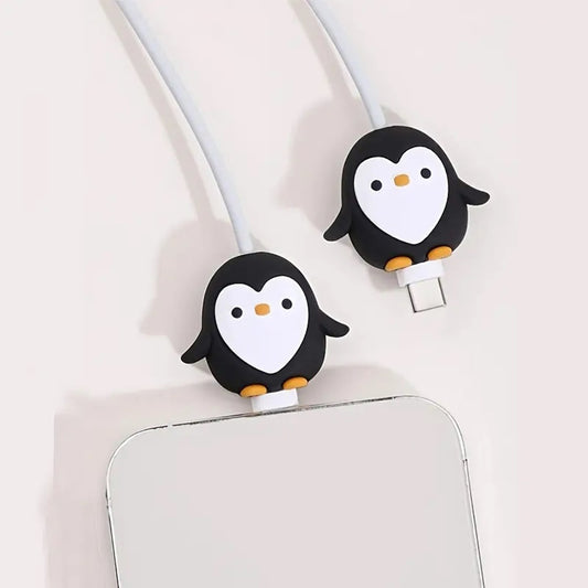 un protège câble en forme de pingouin tout mignon idéal pour protéger et allonger la durée de vie des câbles