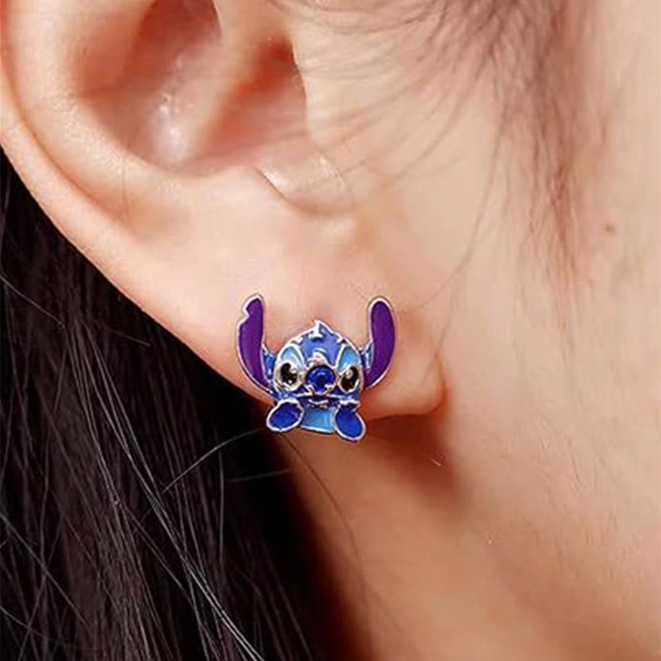Des puces d'oreilles Stitch. Fidèle au personnage du dessin animé, il est adorable.