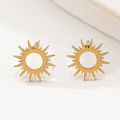 des puces d'oreilles en forme de soleil doré, look minimaliste