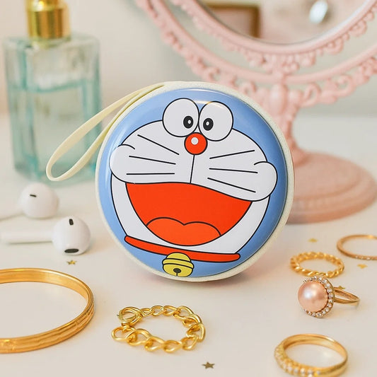 un range écouteurs rond et métallique au design Doraemon hyper mignon. Idéal pour y ranger écouteurs mais aussi bijoux, petits accessoires etc..