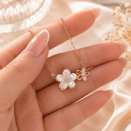 Collier sakura blanche et strass 🌸