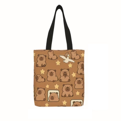 un sac fourre-tout marron au design de capybara et d'étoiles trop mignons.Look adorable inspiré des capybaras zen