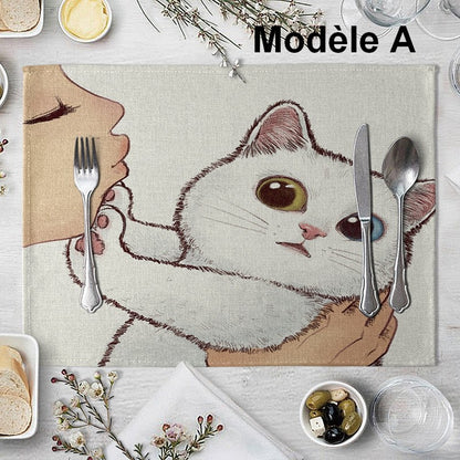 des sets de table au design de chats qui repoussent le baiser d'un humain. Ils sont drôles et attendrissants. En lin, ils sont faciles à nettoyer.