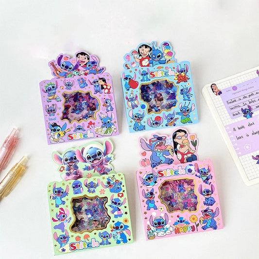 un set de stickers inspirés de Lilo et Stitch, pleins de charme et de complicité. Idéal pour le scrapbooking et pour personnaliser tous les carnets, cahiers etc...