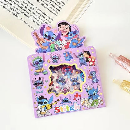 un set de stickers inspirés de Lilo et Stitch, pleins de charme et de complicité. Idéal pour le scrapbooking et pour personnaliser tous les carnets, cahiers etc...