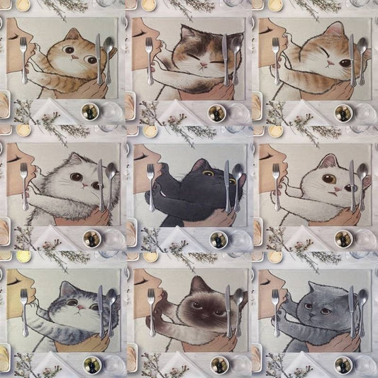des sets de table au design de chats qui repoussent le baiser d'un humain. Ils sont drôles et attendrissants. En lin, ils sont faciles à nettoyer.