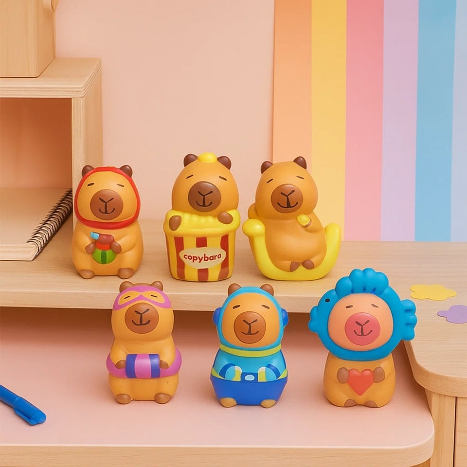des squishy capybara hyper mignons et amusants avec leurs expressions rigolotes et les habits funs. Effet anti stress garanti !