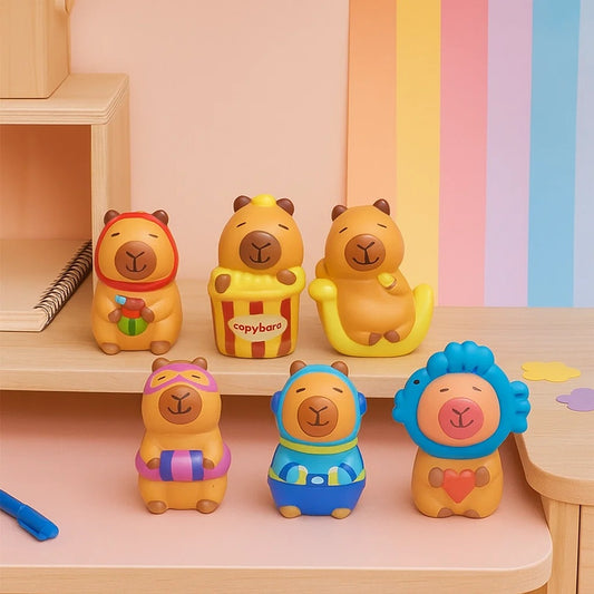 des squishy capybara hyper mignons et amusants avec leurs expressions rigolotes et les habits funs. Effet anti stress garanti !