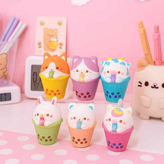 des squishy adorables en forme d'animaux (vache, licorne, chien, chat, lama et ourson) qui boivent un délicieux bubble tea. Colorés, ils ont un effet anti stress !