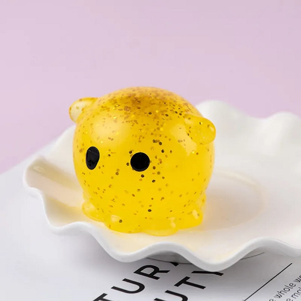 un squishy en forme de poulpe trop mignon ! Il est tout jaune et rempli de paillettes. Effet anti stress garanti !