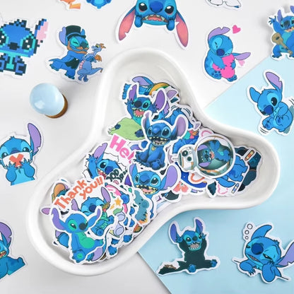 un lot de stickers inspirés de Lilo et Stitch, pleins de charme et de complicité. Idéal pour le scrapbooking et pour personnaliser tous les carnets, cahiers etc...