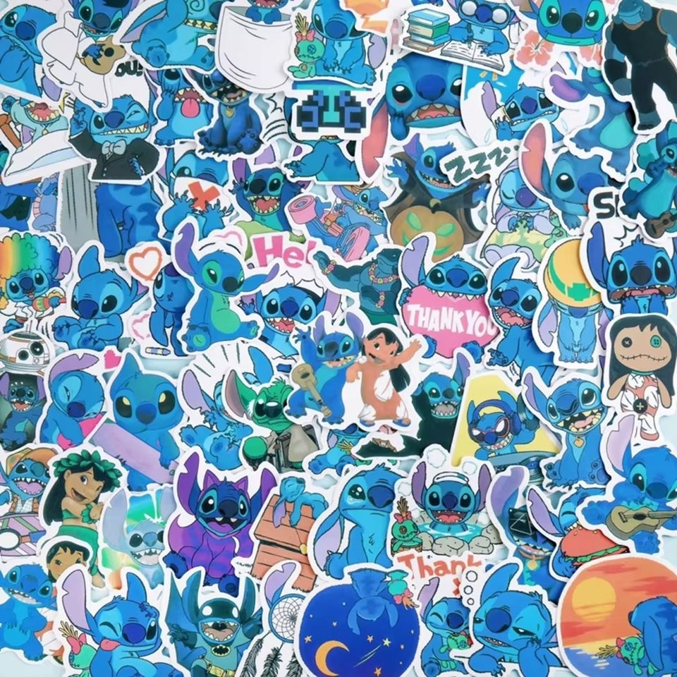 un lot de stickers inspirés de Lilo et Stitch, pleins de charme et de complicité. Idéal pour le scrapbooking et pour personnaliser tous les carnets, cahiers etc...