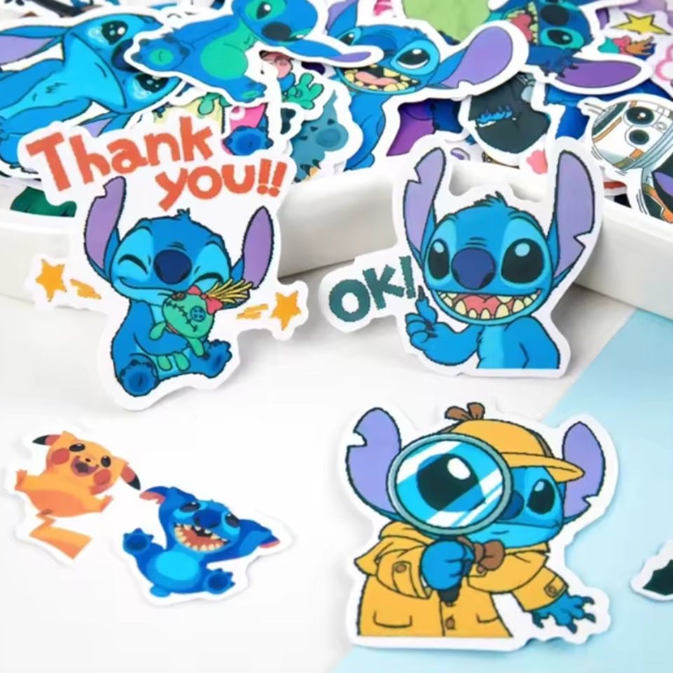 un lot de stickers inspirés de Lilo et Stitch, pleins de charme et de complicité. Idéal pour le scrapbooking et pour personnaliser tous les carnets, cahiers etc...