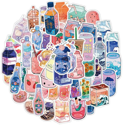 un lot de 20 stickers en forme de boissons colorées et super kawaii : canettes, gobelets, bouteilles, briquettes etc... Ils contiennent des boissons en tout genre avec des fleurs, des fruits ou des étoiles. Ils sont super kawaii et trop mignons !