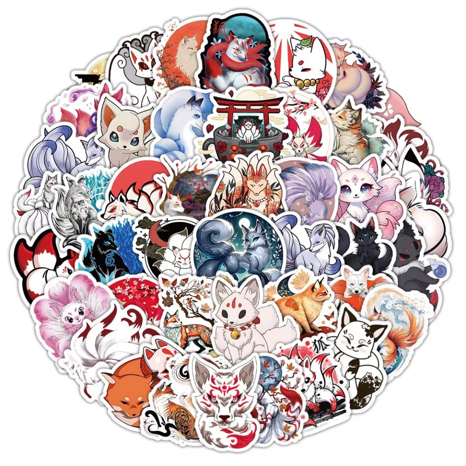 un lot de 20 stickers reprenant un design de kistune à une ou plusieurs queues. Ce renard mythique du folklore japonais ajoute une touche mystérieuse à tous vos projets.