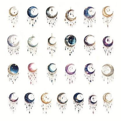 des stickers en forme de lune coloré et décorées de détails dorés, des pampilles et strass colorés et brillantes y sont suspendus