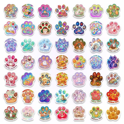 une jolie collection de stickers en forme de pattes de chat colorées dans lesquelles se trouvent des scénettes adorables de chat dans des situations de la vie quotidienne : danse, musique, au bureau etc... 