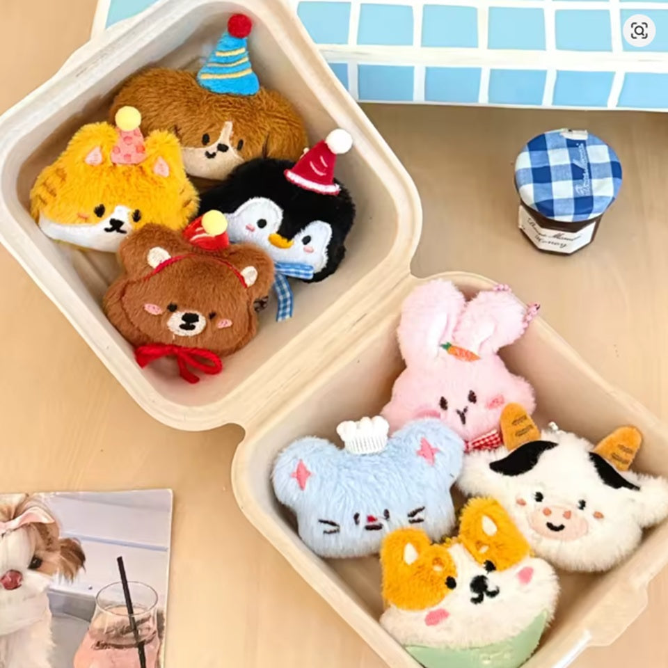 des porte-clés tout en peluche en forme d'animaux version chibi kawaii : shiba inu, ourson, vache, pingouin, lapin, chien et souris