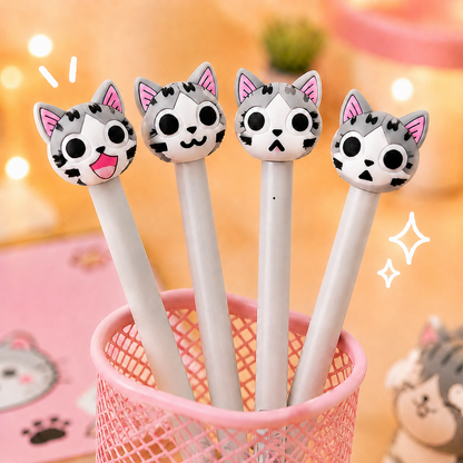 Stylos kawaii chats trop mignons aux expressions adorables, parfaits pour apporter une touche de douceur et de fun à ton bureau ✨ Ensemble de 4 stylos aux têtes de petits chats gris et roses avec différents visages kawaii, présentés dans un pot rose pastel dans une ambiance chaleureuse et cocooning.