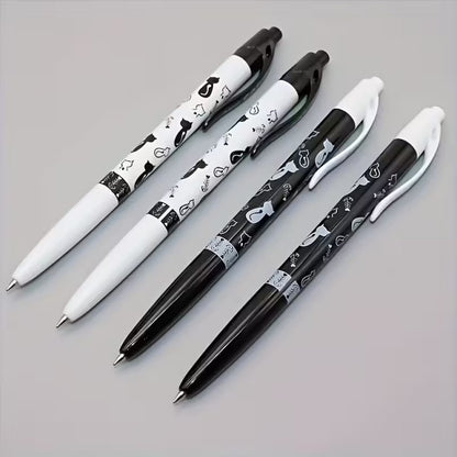 un stylo noir ou blanc orné de motif de chat noir et de chat blanc ainsi que d'arêtes de poisson. Le design est original et très mignon. 
