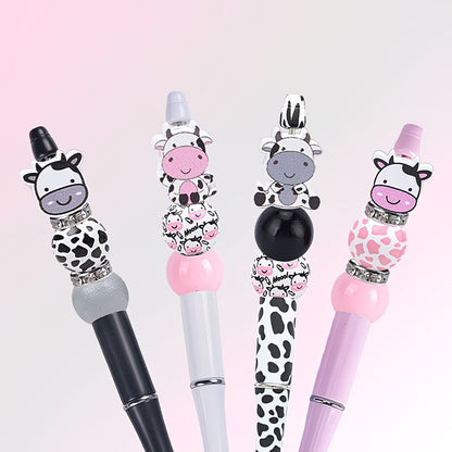 un stylo diy à composer soi-même avec des perles et des breloques vache. Activité ludique, fun et adorable !