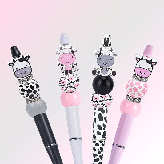 un stylo diy à composer soi-même avec des perles et des breloques vache. Activité ludique, fun et adorable !