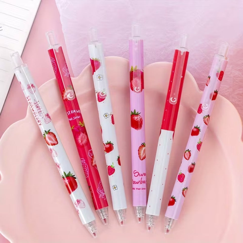 des stylos au design de fraises ultra gourmandes. Dans des tons de couleur rose, rouge et blanc, ils sont ultra gourmands et trop mignons !